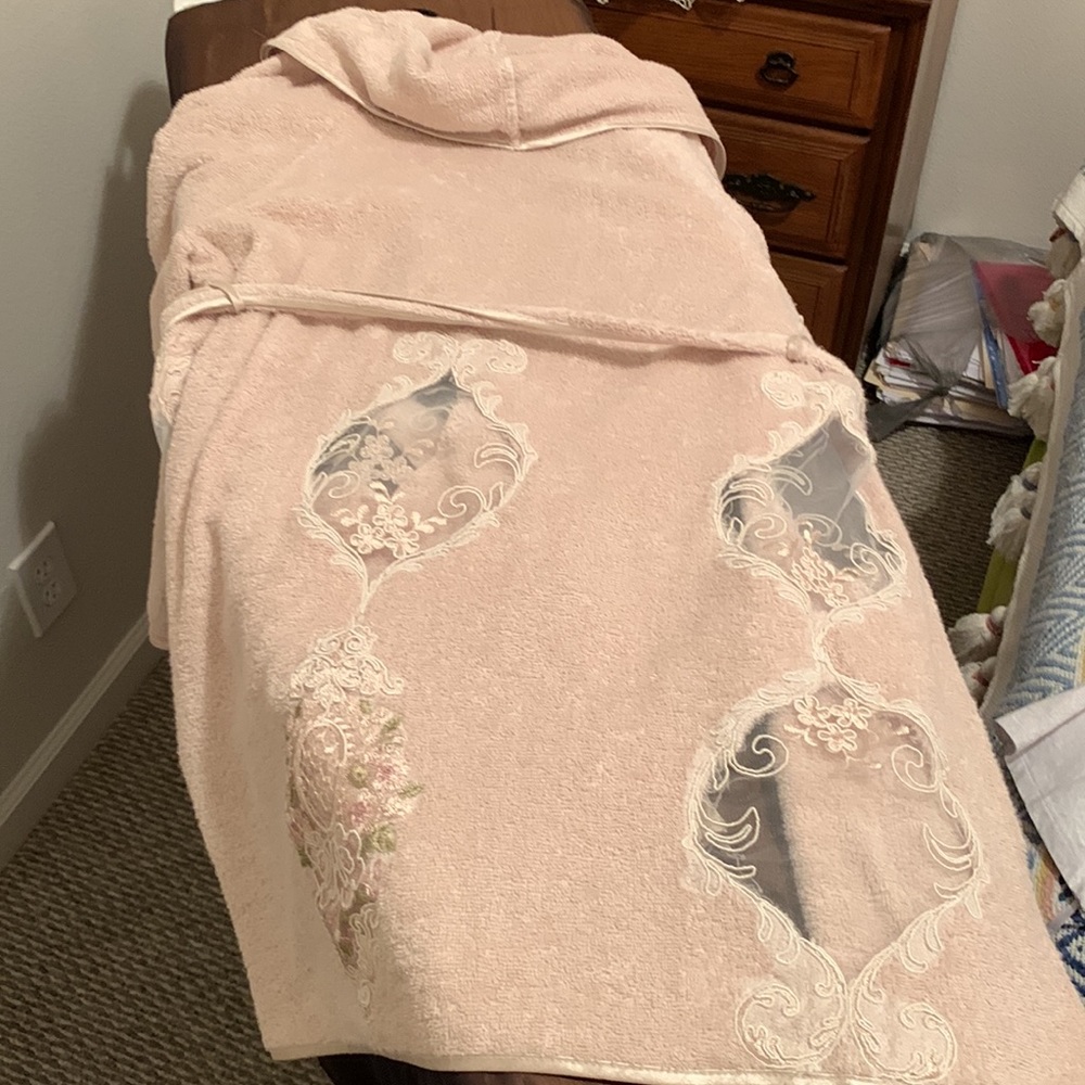 Tovel Robes - Picture 5 of 5